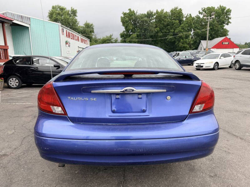 2003 Ford Taurus SE