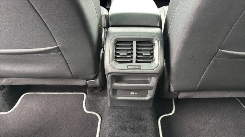 2023 Volkswagen Taos SE 4Motion