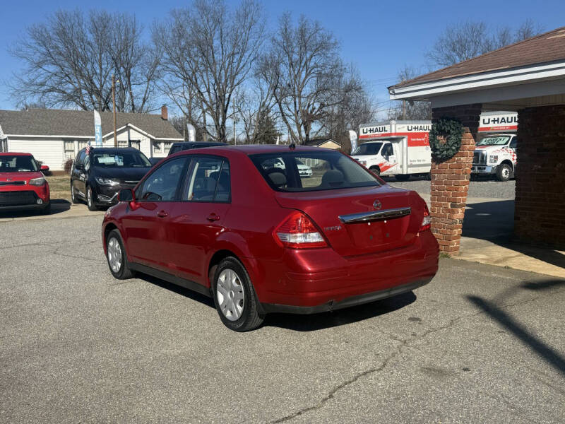 2011 Nissan Versa 1.8 S