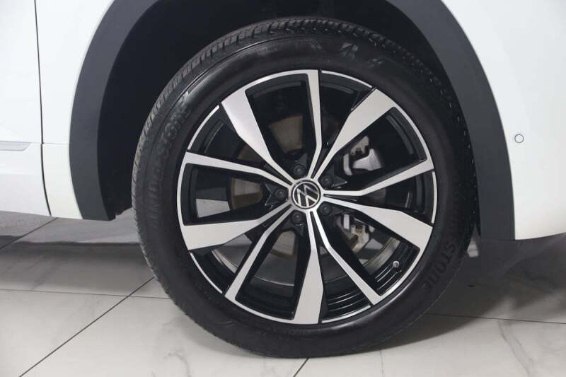 2024 Volkswagen Atlas Cross Sport SEL Premium R-Line 4Motion