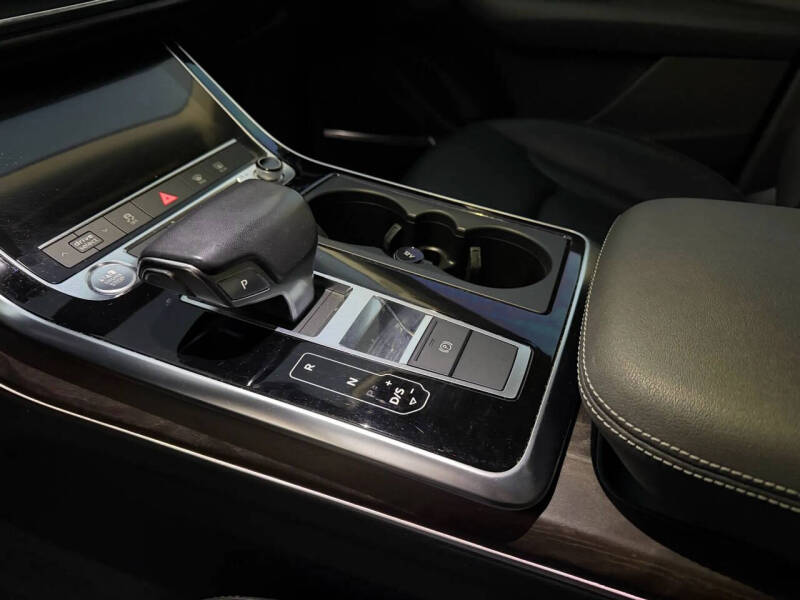 2019 Audi Q8 quattro Premium Plus 55 TFSI