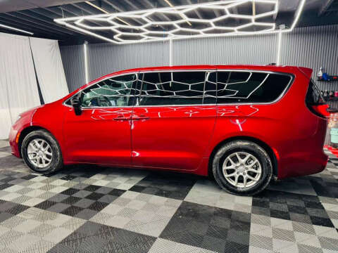 2025 Chrysler Pacifica Select