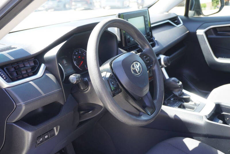 2019 Toyota RAV4 LE