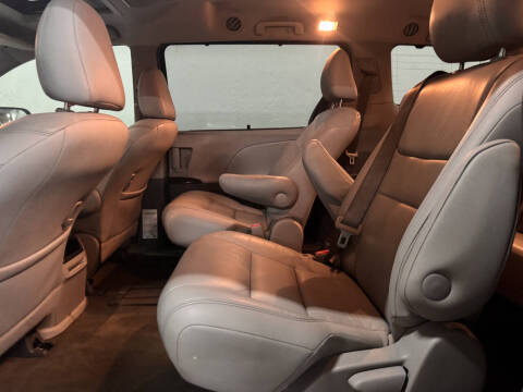 2016 Toyota Sienna XLE Premium 8-Passenger