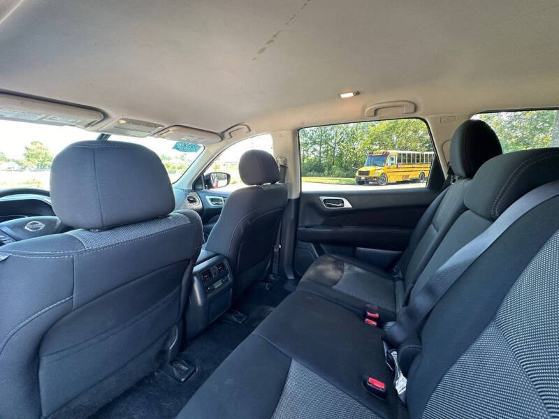 2017 Nissan Pathfinder SV