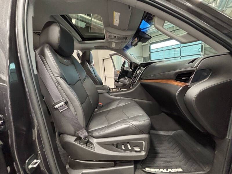 2016 Cadillac Escalade Luxury Collection