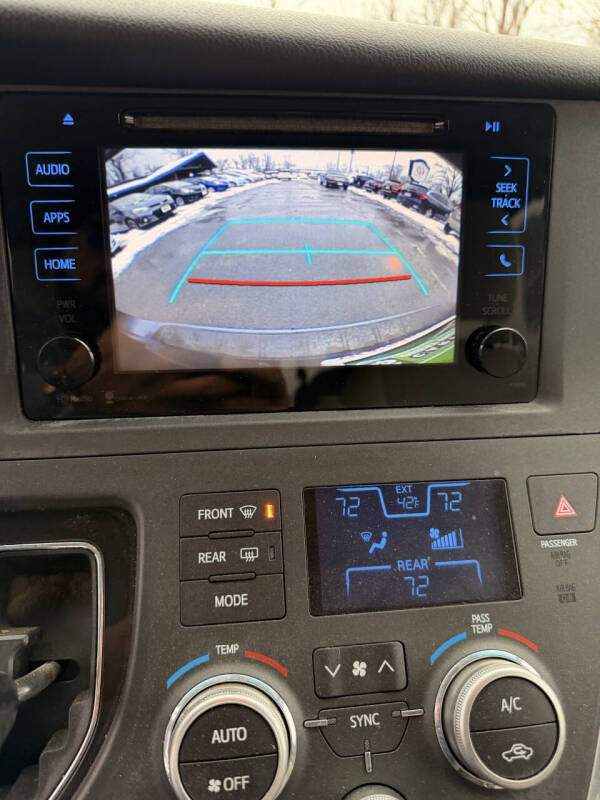 2015 Toyota Sienna LE 8-Passenger