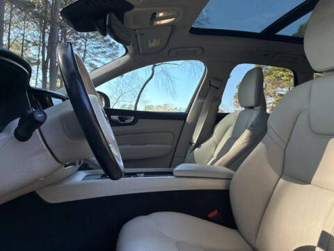 2024 Volvo XC60 B5 Plus Dark Theme