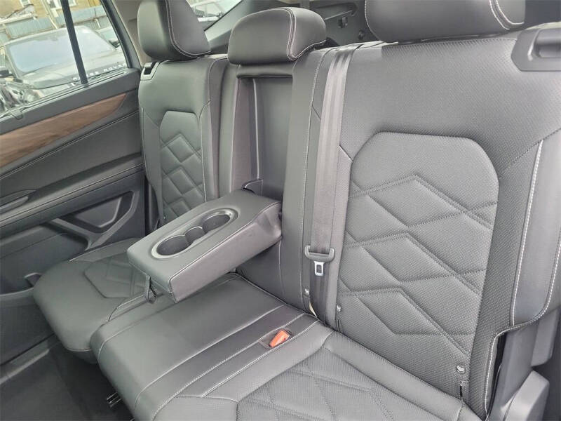 2025 Volkswagen Atlas SE