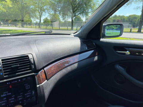 2005 BMW 3 Series 325xi