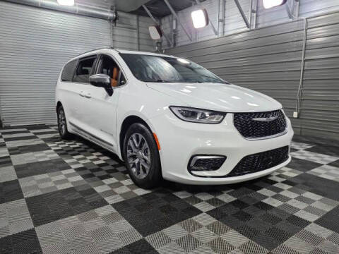 2025 Chrysler Pacifica Plug-In Hybrid Pinnacle