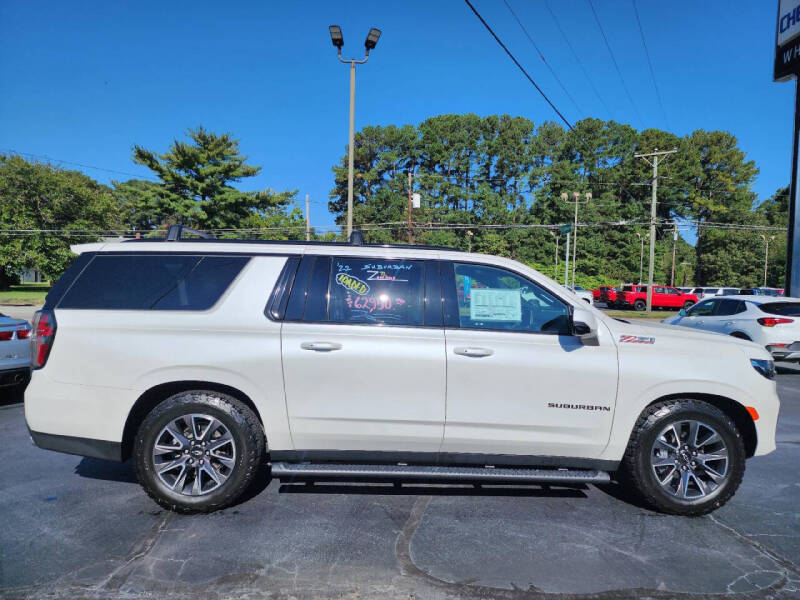 Used 2022 Chevrolet Suburban Z71 with VIN 1GNSKDKL4NR300877 for sale in West Point, VA