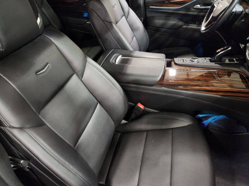 2022 Cadillac Escalade Luxury