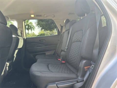 2024 Nissan Pathfinder SV