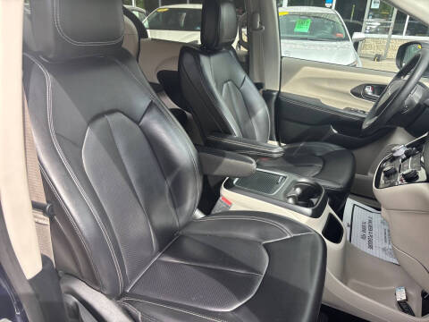 2023 Chrysler Pacifica Touring L