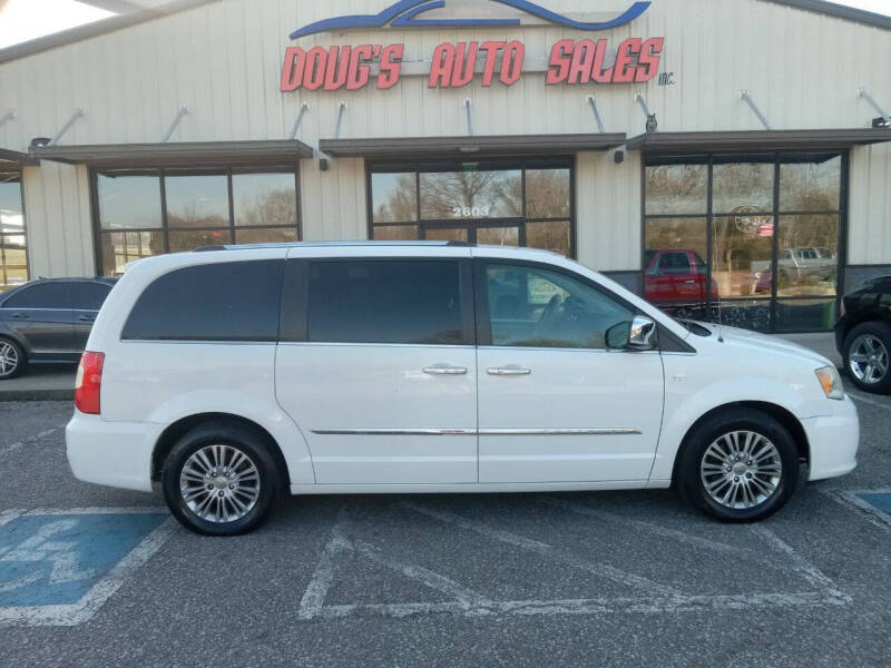 2014 Chrysler Town and Country for sale at DOUG'S AUTO SALES INC in Pleasant View TN
