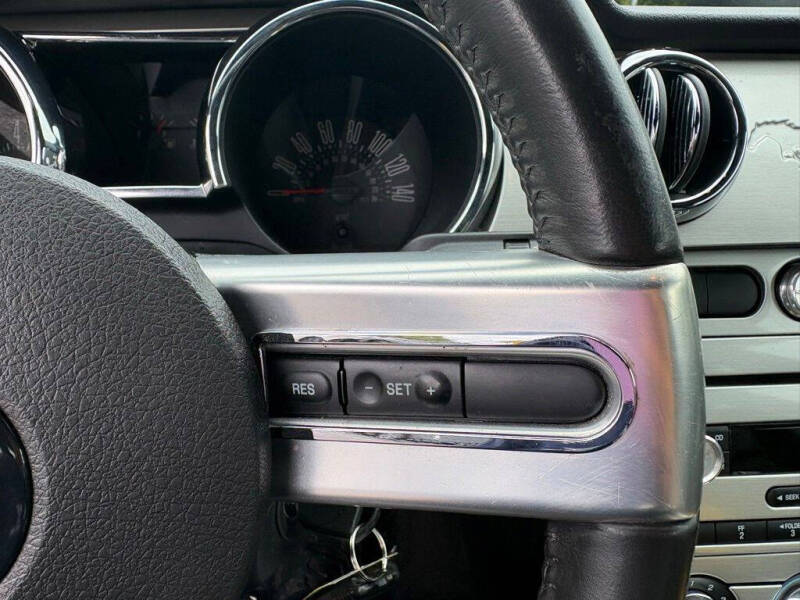2006 Ford Mustang GT Deluxe