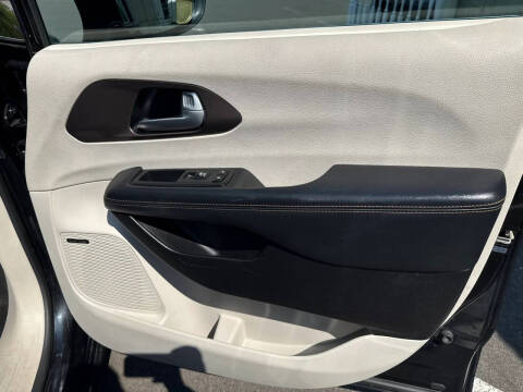 2017 Chrysler Pacifica Touring-L Plus
