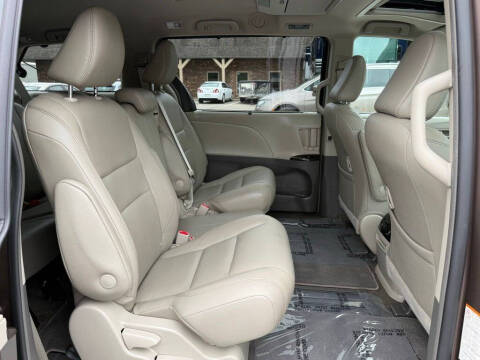 2018 Toyota Sienna XLE Premium 8-Passenger
