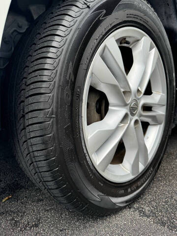 2012 Nissan Rogue SV w/SL Package