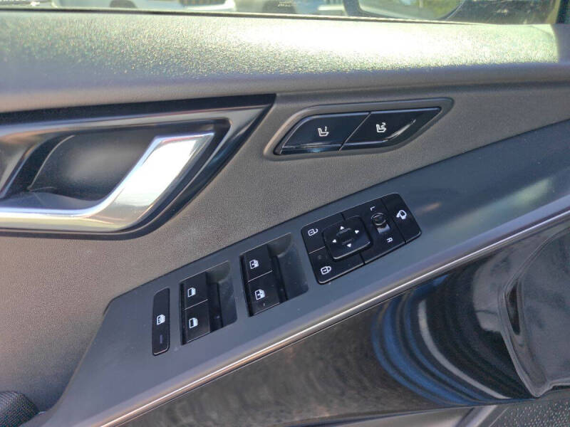 2023 Kia Niro SX