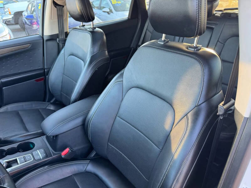 2020 Ford Escape Titanium