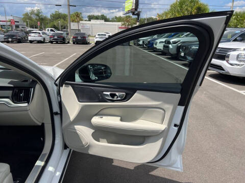 2023 Volvo S60 Recharge T8 Plus Dark Theme
