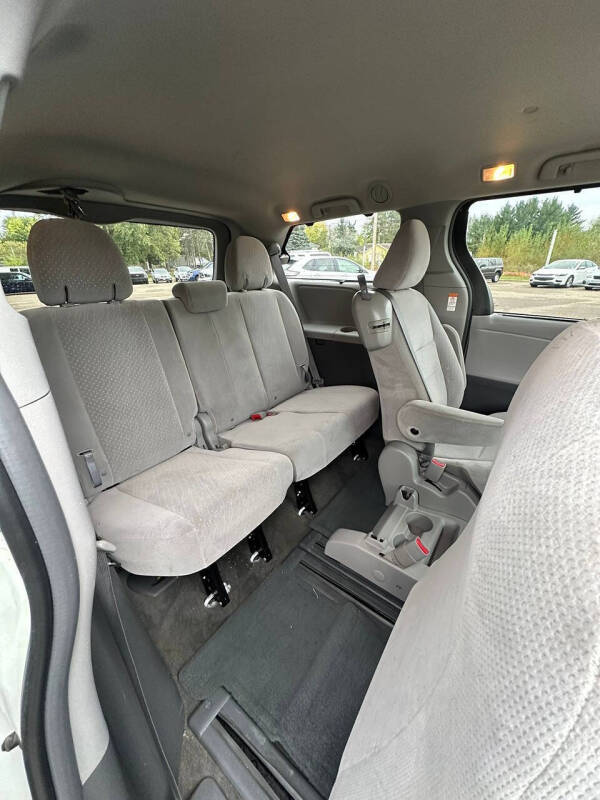 2017 Toyota Sienna LE 8-Passenger