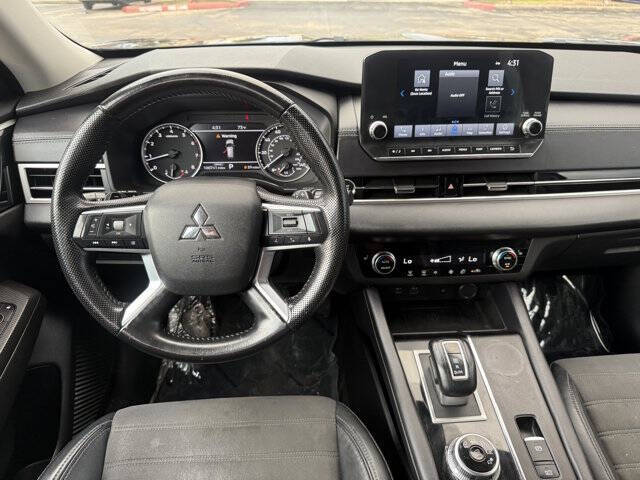 2023 Mitsubishi Outlander SE