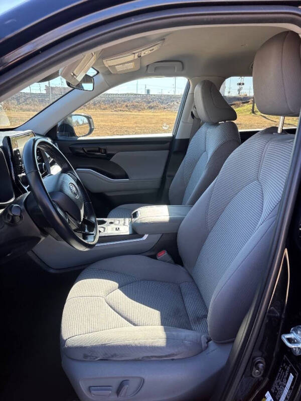 2021 Toyota Highlander LE