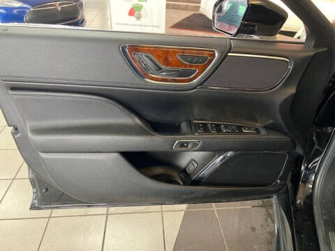 2017 Lincoln Continental Premiere