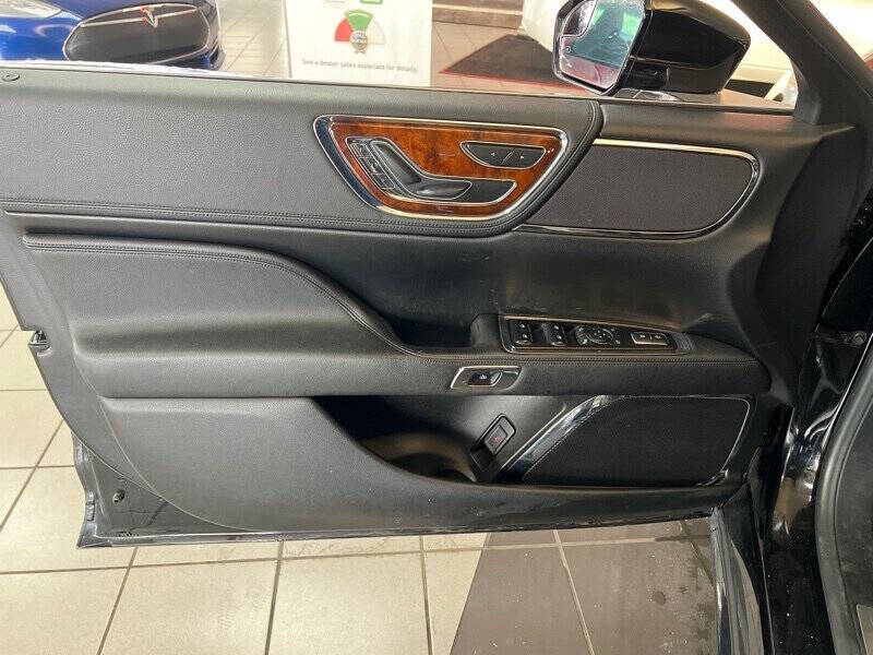 2017 Lincoln Continental Premiere