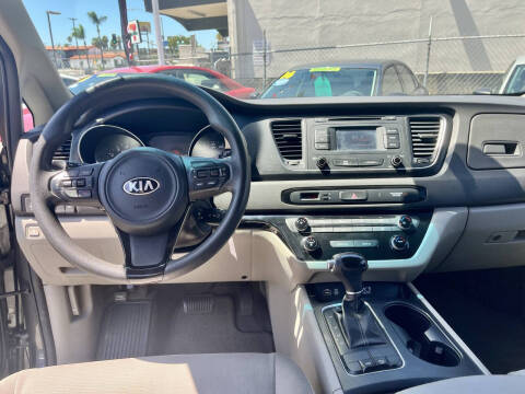 2015 Kia Sedona LX