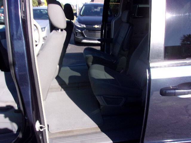 2009 Chrysler Town and Country LX