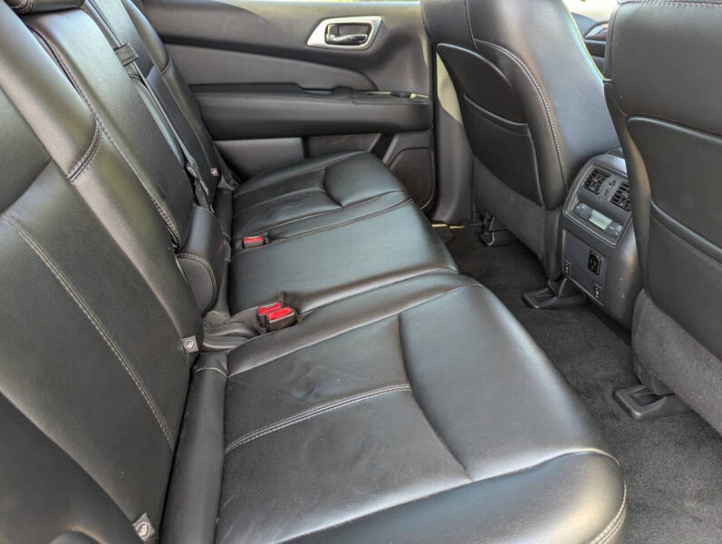 2016 Nissan Pathfinder SL