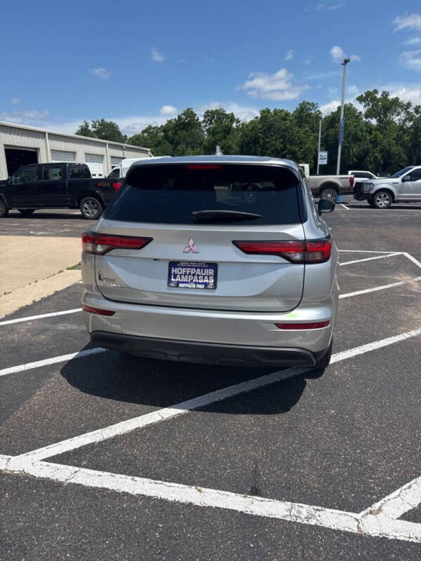 2024 Mitsubishi Outlander ES