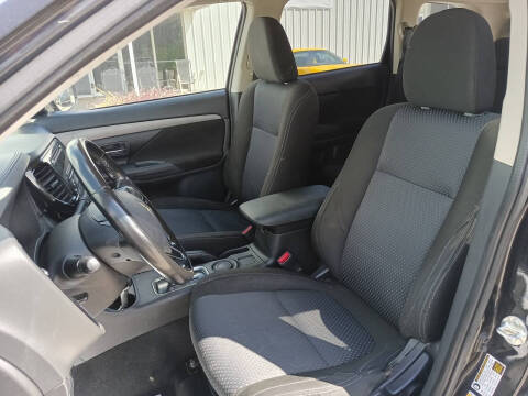 2016 Mitsubishi Outlander ES