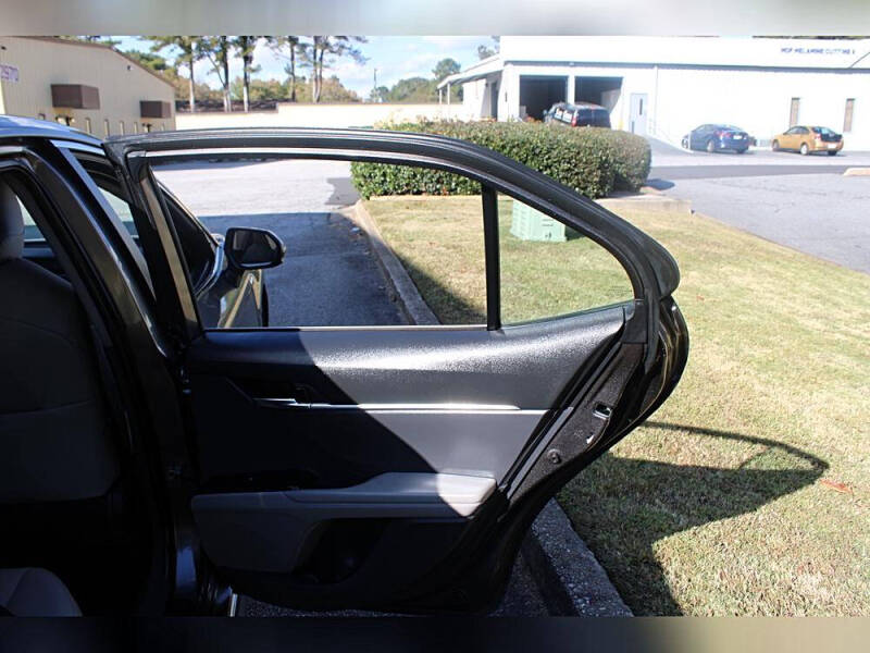 2020 Toyota Camry Hybrid SE