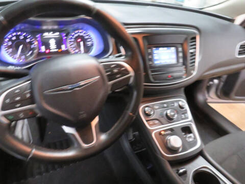 2016 Chrysler 200 LX