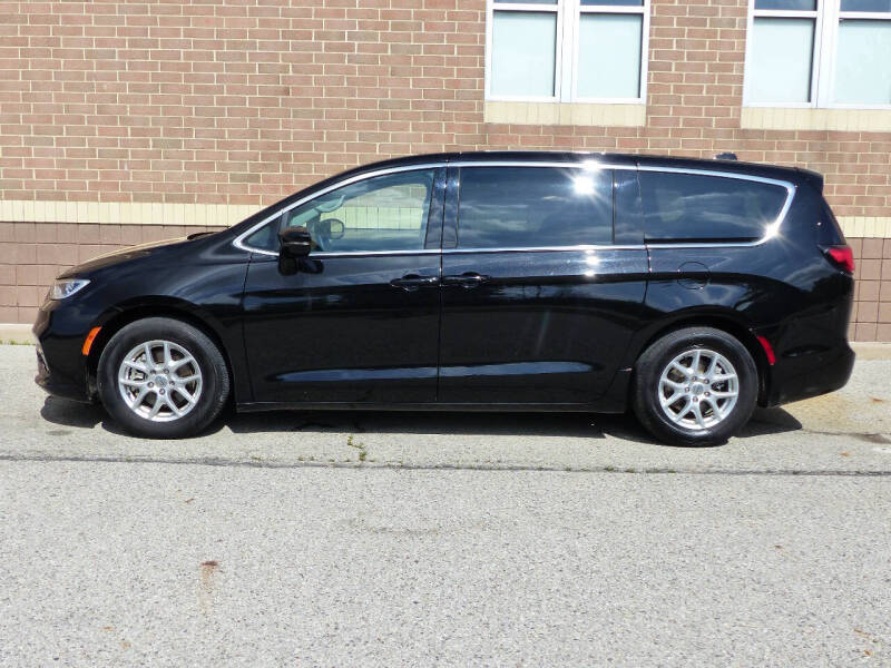 2024 Chrysler Pacifica Touring L