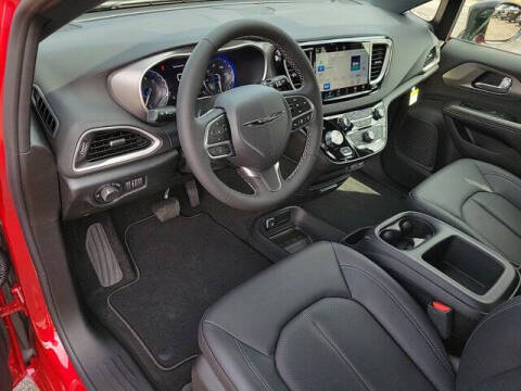 2025 Chrysler Voyager LX