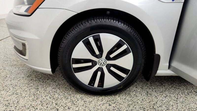 2016 Volkswagen e-Golf SE