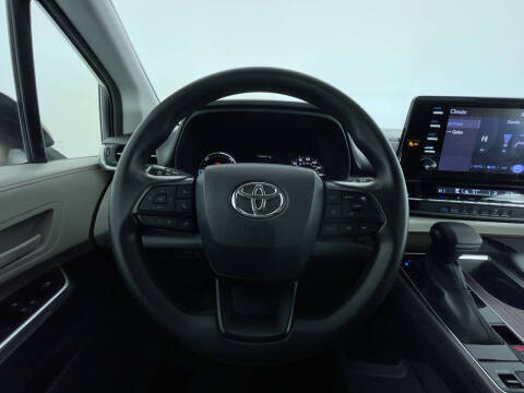 2023 Toyota Sienna LE 8-Passenger