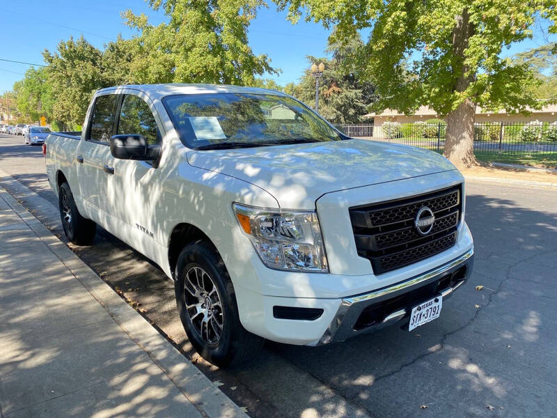2023 Nissan Titan SV