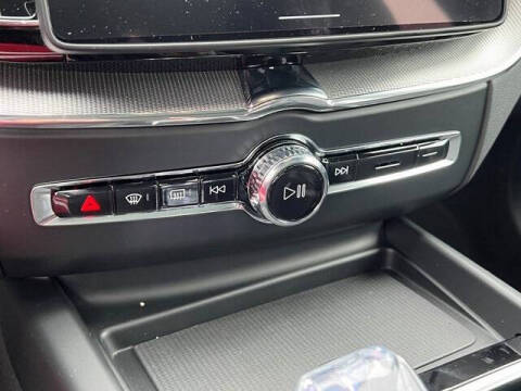 2026 Volvo XC60 B5 Ultra Black Edition