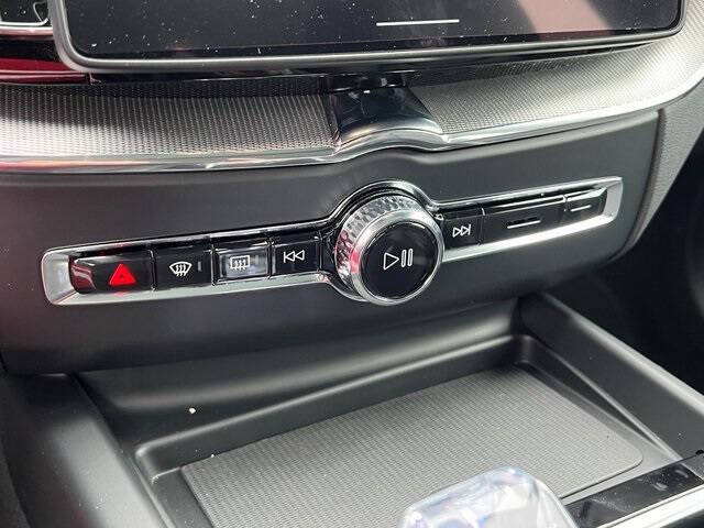 2026 Volvo XC60 B5 Ultra Black Edition