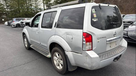 2011 Nissan Pathfinder LE