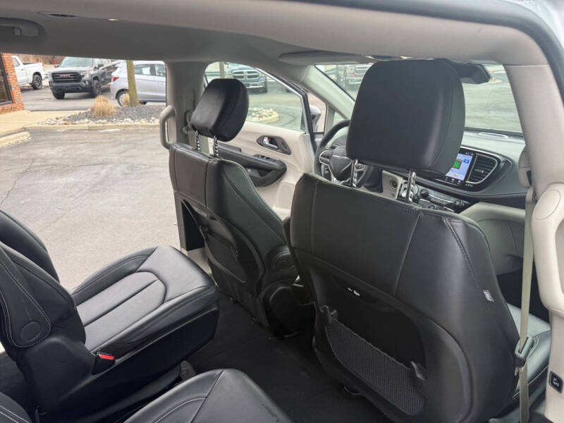 2024 Chrysler Pacifica Plug-In Hybrid Select