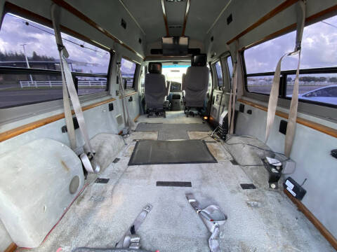 2004 Ford E-Series E-250 SD