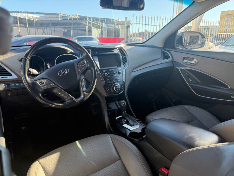 2017 Hyundai Santa Fe SE